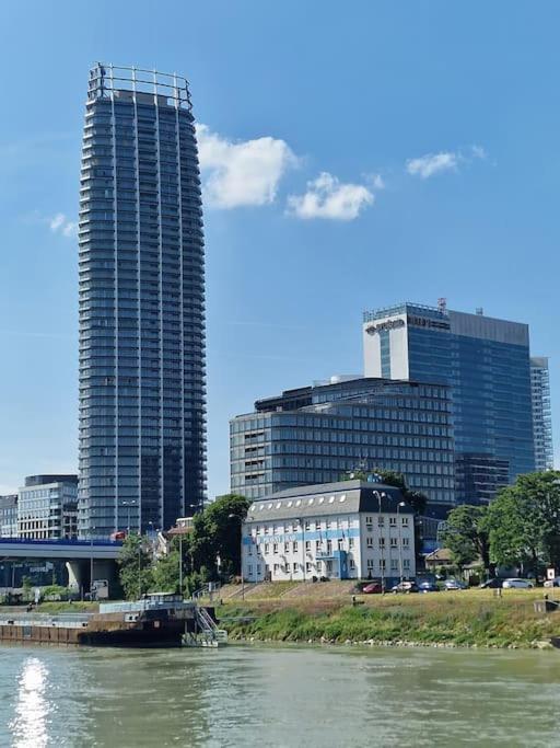 The First Skyscraper In Slovakia Appartement Bratislava Buitenkant foto